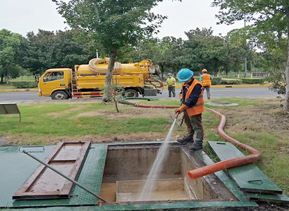 万泉镇化油池清理